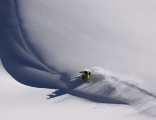  Snowboard fuera de les Pista de arcos